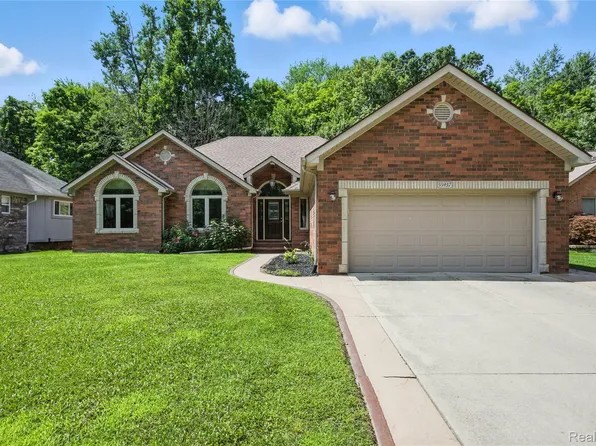 55937 Fallbrooke Dr, Macomb, MI 48042