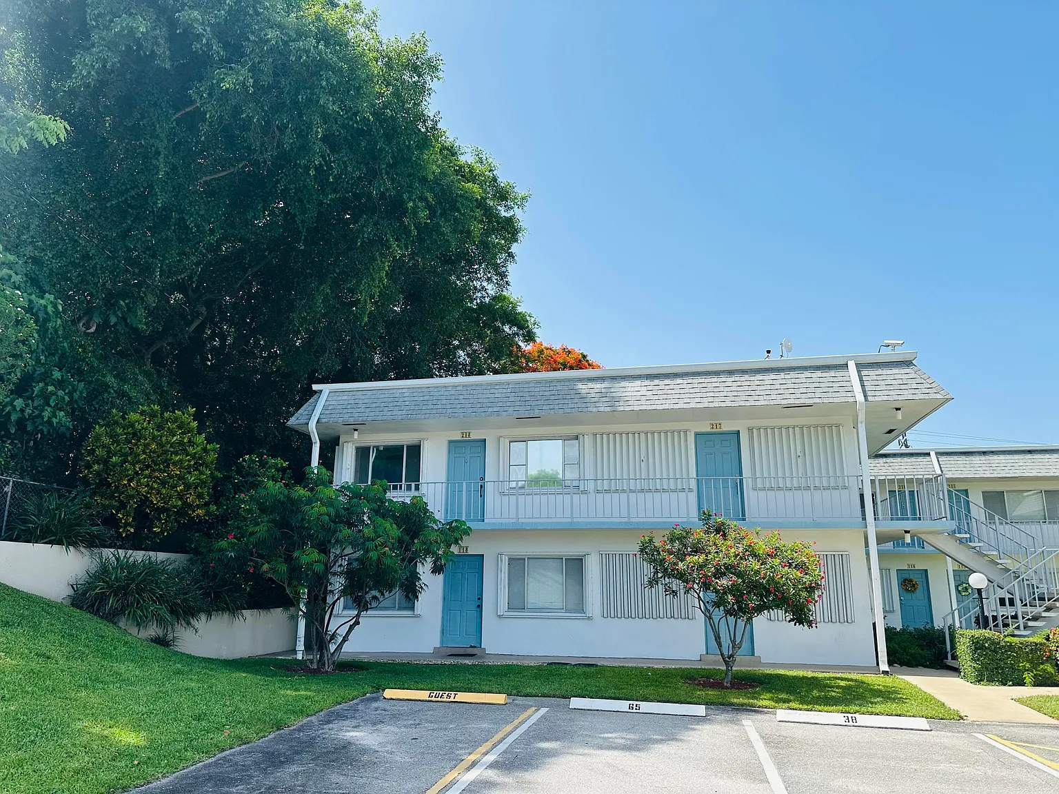 2 bed, 1.0 bath, 819 sqft, $1,400 — Photo 1