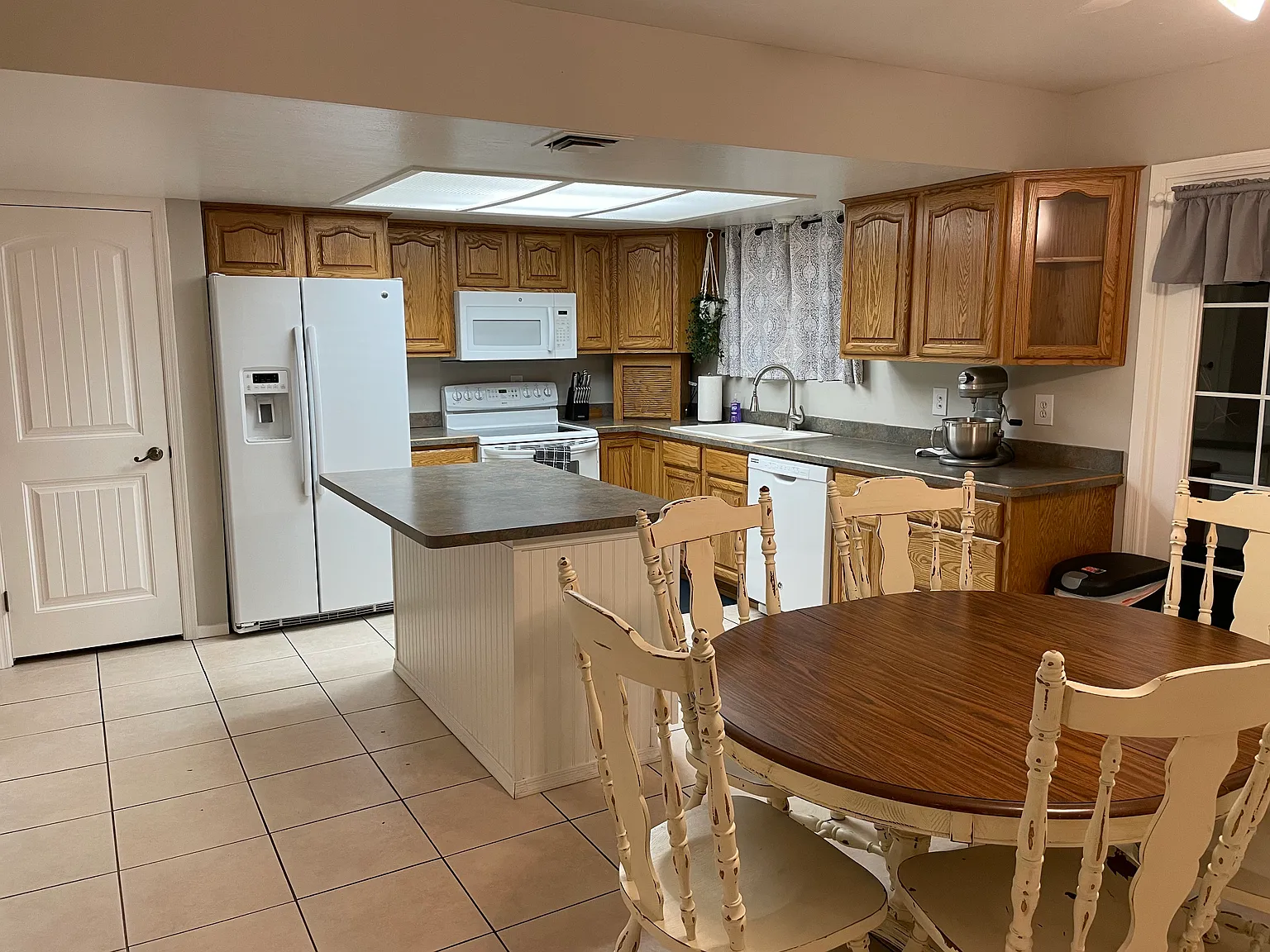 3 bed, 1560 sqft, $1,995 — Photo 3