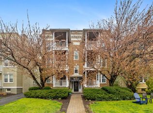 36 Robin Rd APT 203, West Hartford, CT 06119