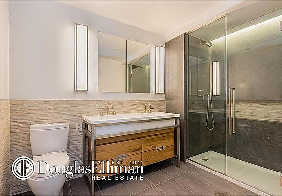 5th image of 211 E 13th St #2C