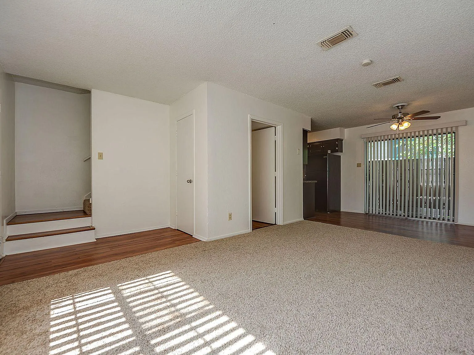 2 bed, 1.5 bath, 1000 sqft, $1,450 — Photo 2