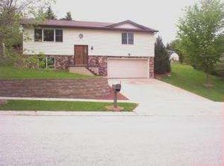 125 Kerri Ann Ct, Hartford, WI 53027