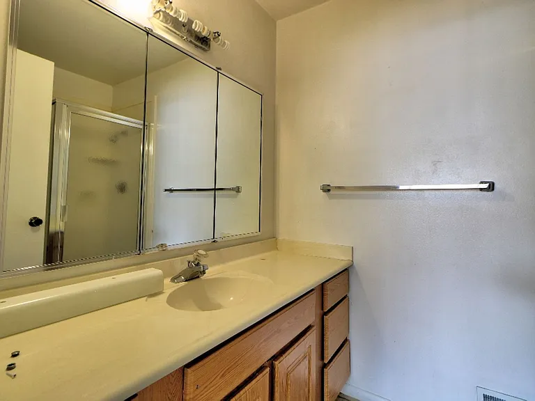 2734 N Edgewood Dr — Photo 10