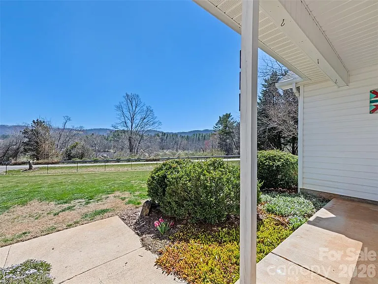 142 Reems Creek Rd — Photo 40