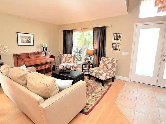 3rd image of 352 Ventura Dr #A