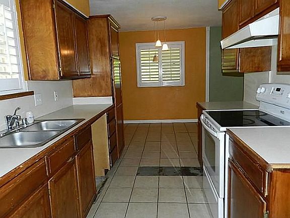 5th image of 309 NE Todd St