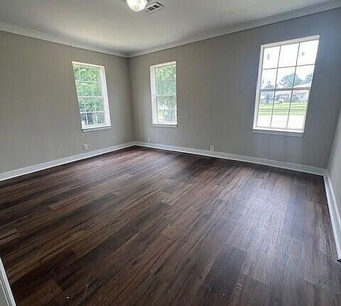 2nd image of 604 Ellington Avenue