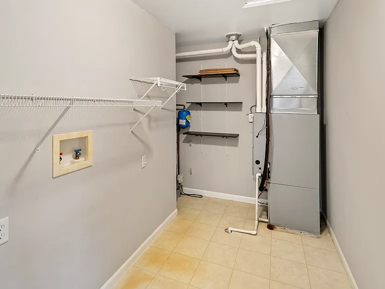 1320 E Arnold St — Photo 15