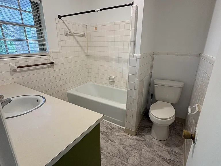 210 Cloverleaf Dr #1 — Photo 5