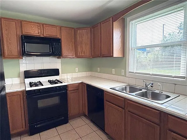 3068 Effie St — Photo 7