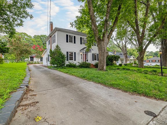 2nd image of 216 Brehon St