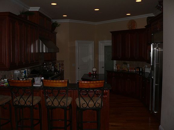 Open eat in kitchen.