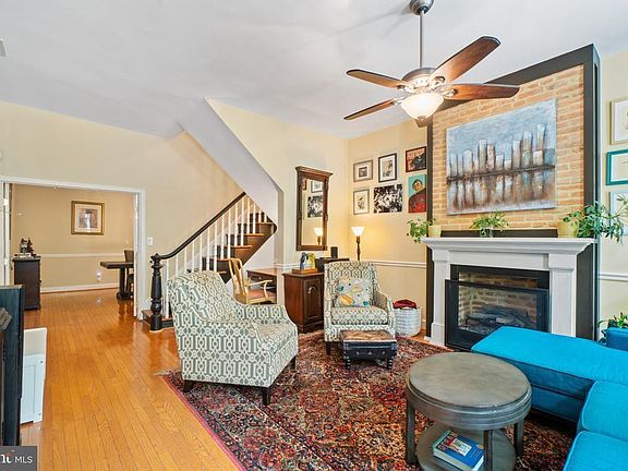 3rd image of 2314 E Fairmount Ave