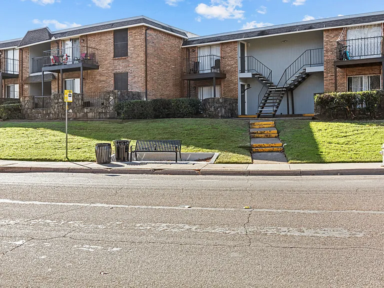 Oakwood — Photo 39