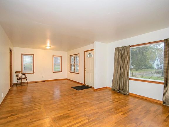 3rd image of 2743 Elmwood Ave