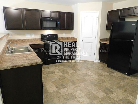 3rd image of 10 Loblolly Ct