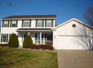 7412 Hampshire Dr NE, Cedar Rapids, IA 52402