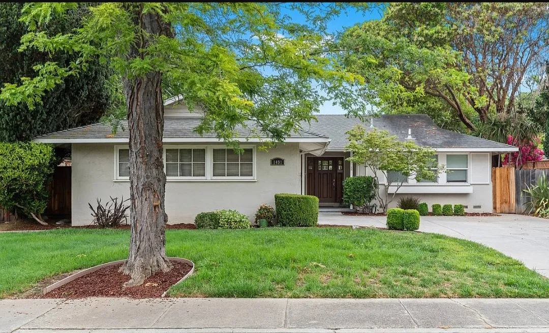 3 bed, 1418 sqft, $8,300 — Photo 1