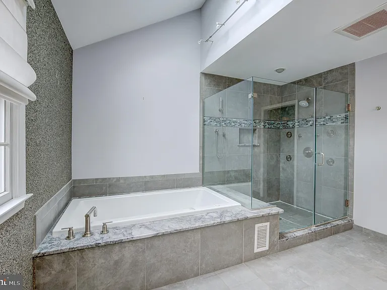 42 Ellsworth Dr — Photo 33