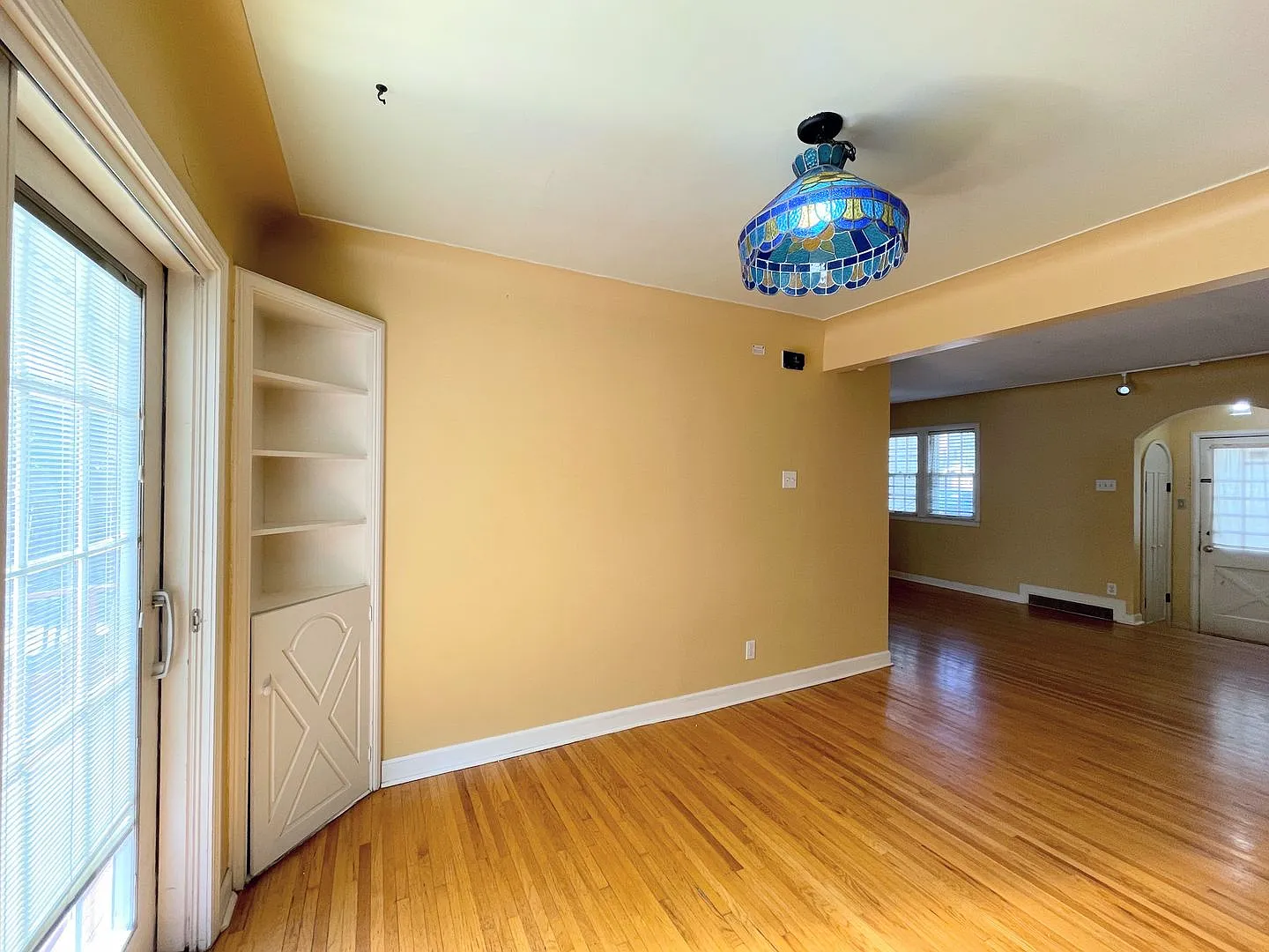 4 bedroom home with oversized garage — Photo 3