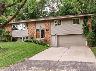 915 Sierra Ln NE, Rochester, MN 55906