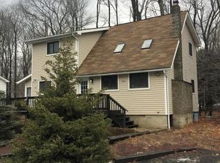 202 Greenbriar Cir, Tobyhanna, PA 18466