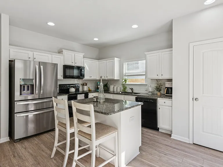 566 Skye Dr — Photo 6
