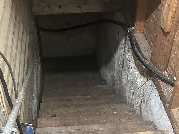 3rd image of 114 W Park St