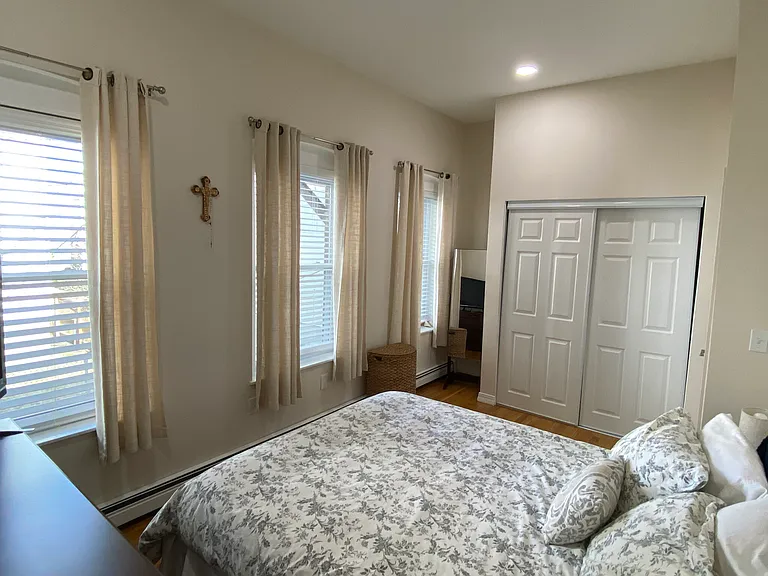 470 E 3rd St #1 — Photo 11