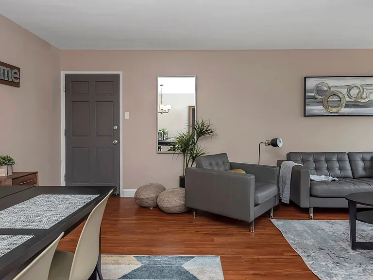 7553 Buckingham Dr — Photo 8