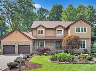 84 Columbus Ave, Totowa, NJ 07512