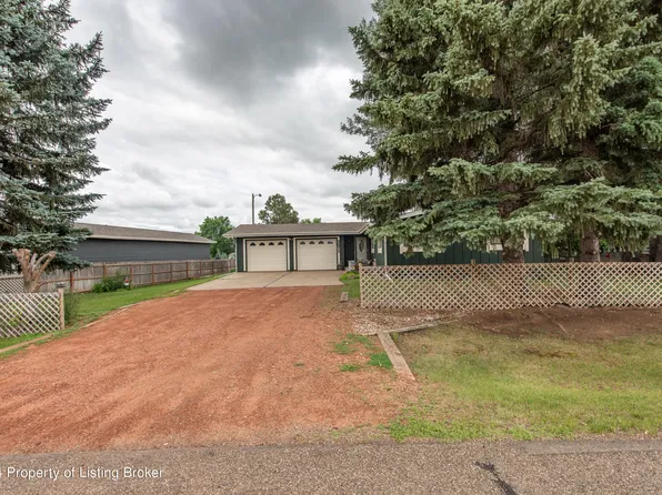 3071 Lakeview Dr, Dickinson, ND 58601