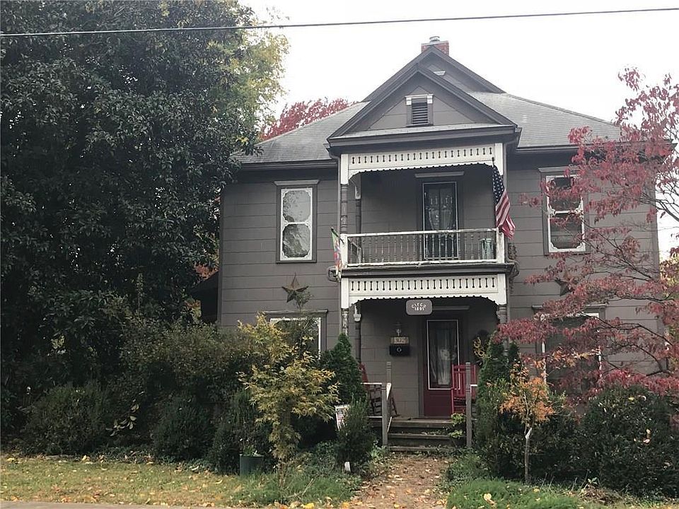 1st image of 302 SW D St