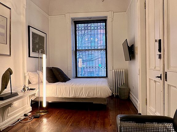 2nd image of 354 W 121st St #1