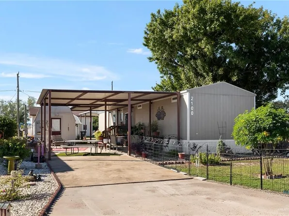 2100 Bracey St, Mission, TX 78572