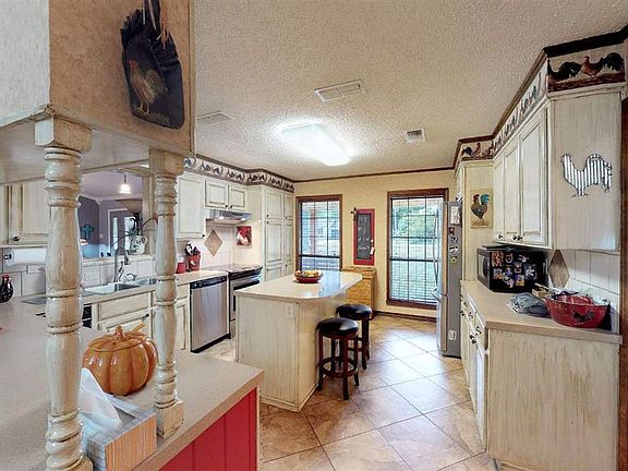 5th image of 801 E Avenue E