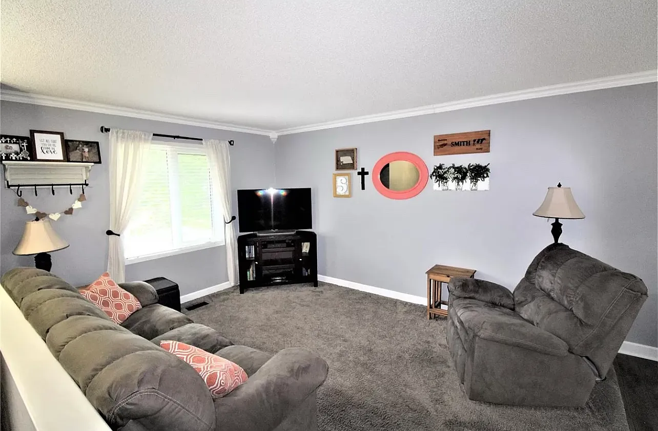4 bed, 1086 sqft, $2,400 — Photo 4