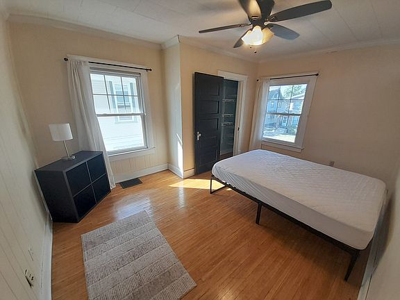 5th image of 1118 N Elmwood Ave