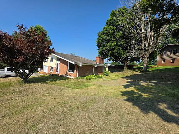 4th image of 176 Crestwood Dr