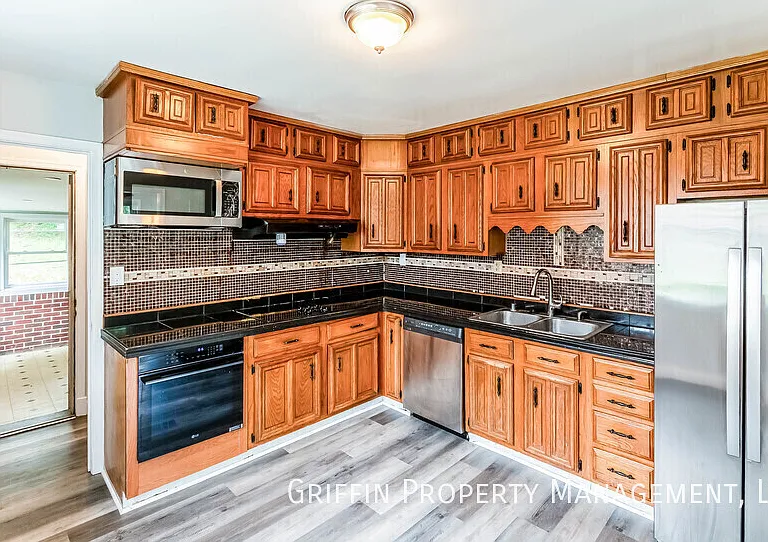 3505 Everest Dr — Photo 3