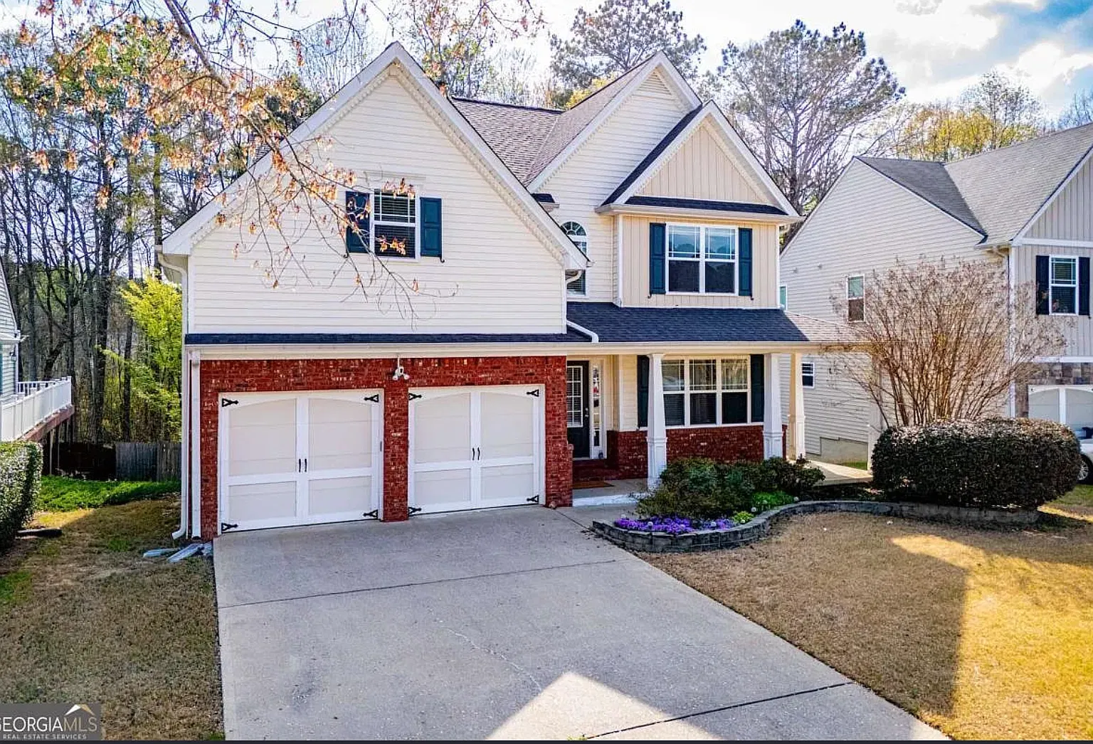 4 bed, 2500 sqft, $2,350 — Photo 1