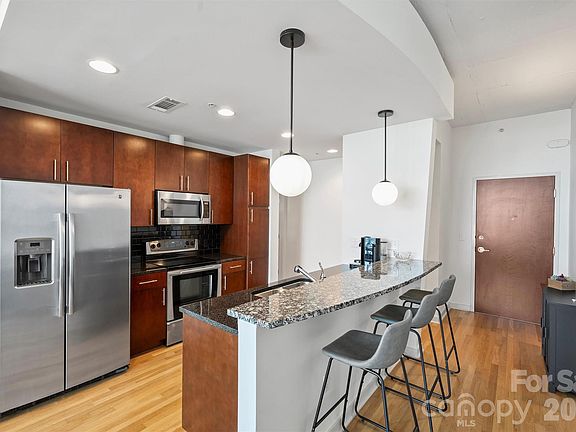 5th image of 210 N Church St Unit 1506