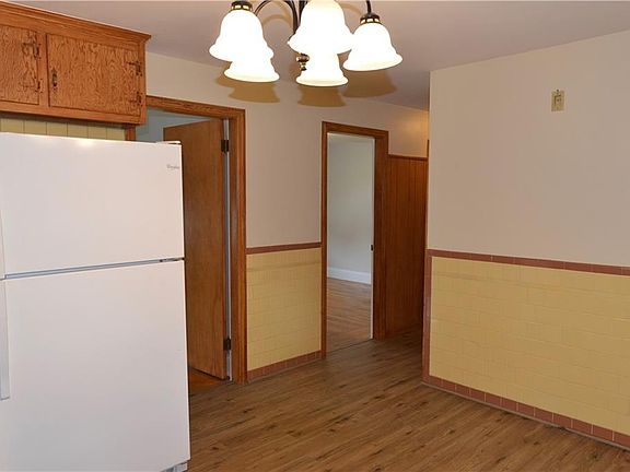 5th image of 61 Oakwood Ave