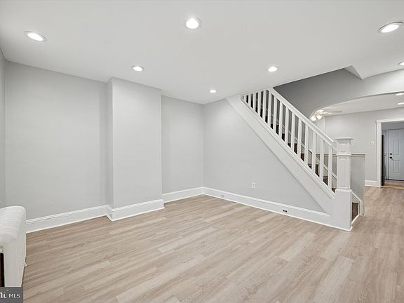 3rd image of 6252 N Beechwood St