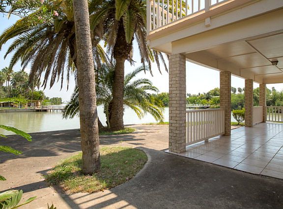 2nd image of 817 E Kika De La Garza Blvd