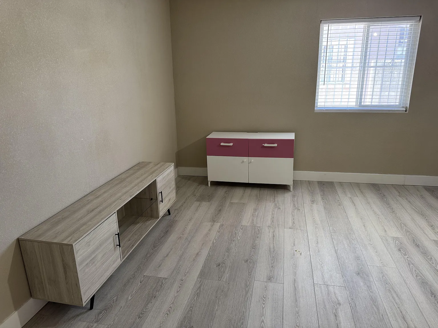 4 bed, 2.0 bath, 1400 sqft, $1,139 — Photo 2
