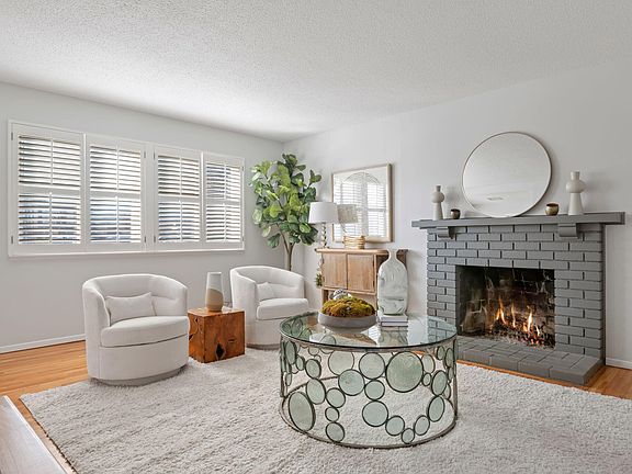 3rd image of 52 Deerhurst Dr