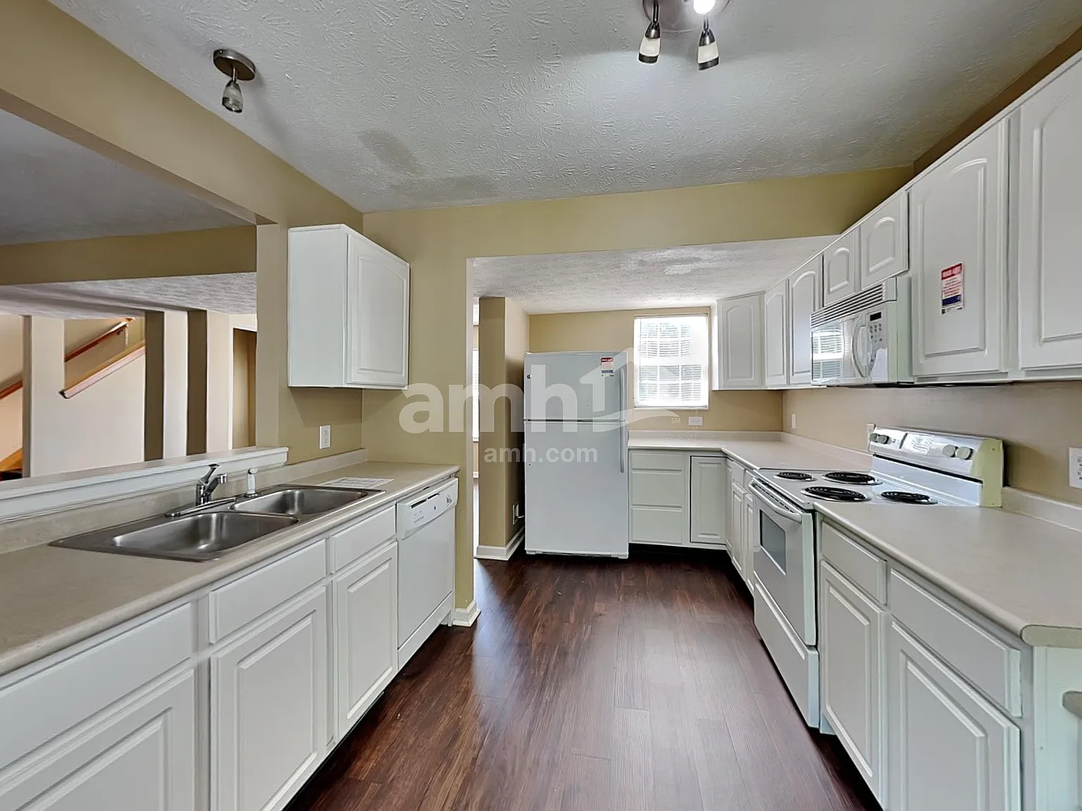 4 bed, 2.5 bath, 2234 sqft, $2,440 — Photo 4