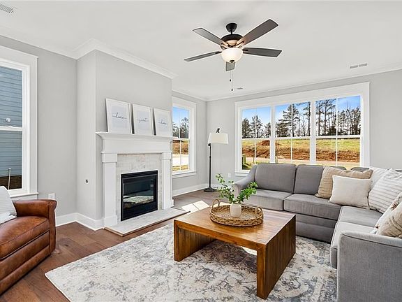5th image of 318 Summerall Dr